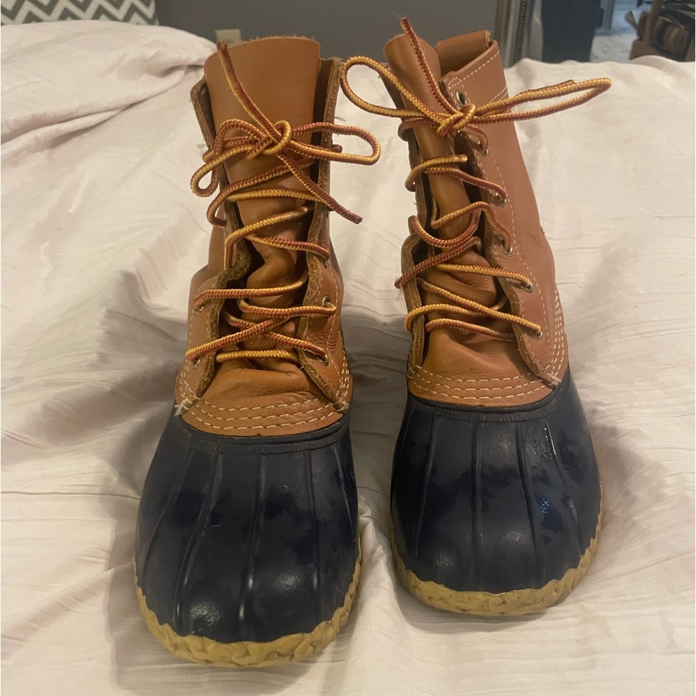 Women’s Bean Boots. Size B which is 6